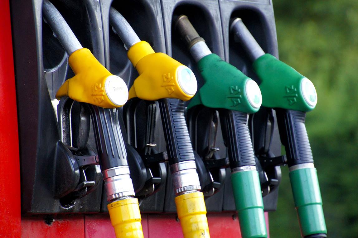 С 1 января акцизы на бензин и дизельное топливо увеличились на 4%