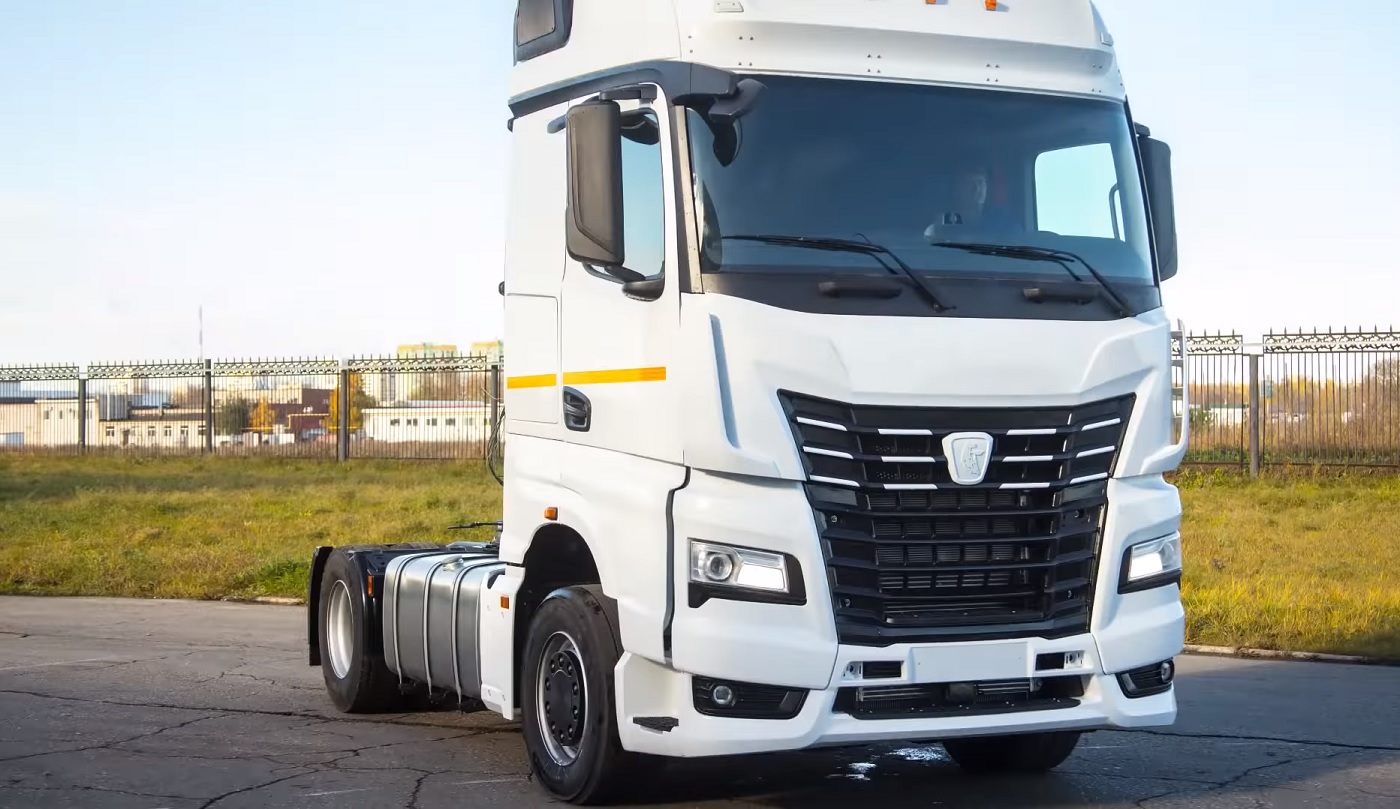 Компания «КамАЗ» озвучила стоимость первого в России премиум-грузовика