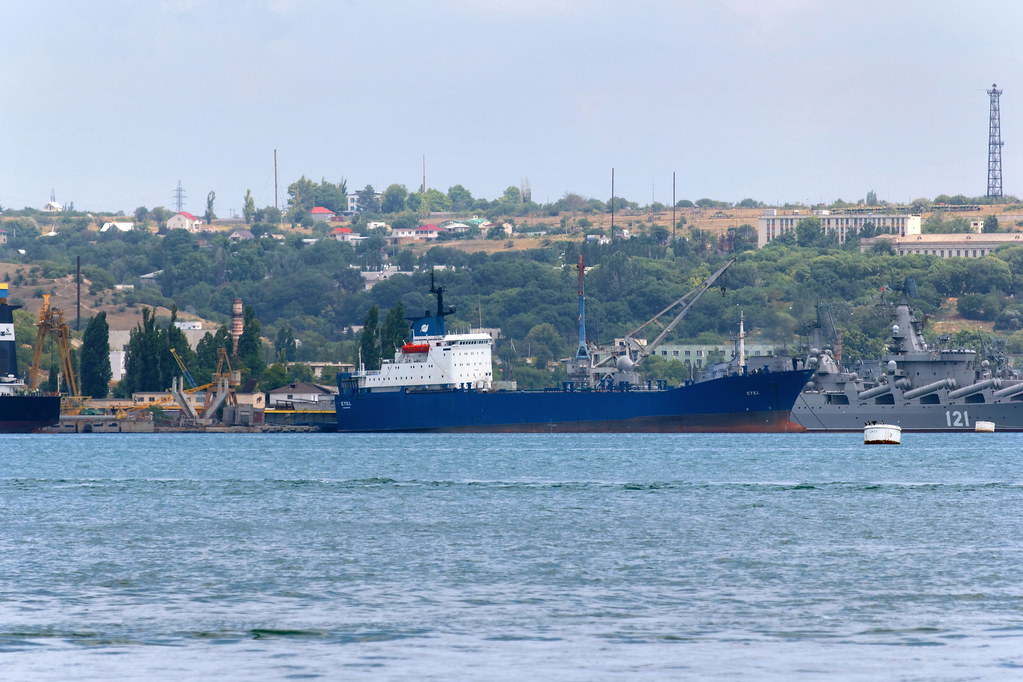Морской порт оставят пока в собственности Севастополя