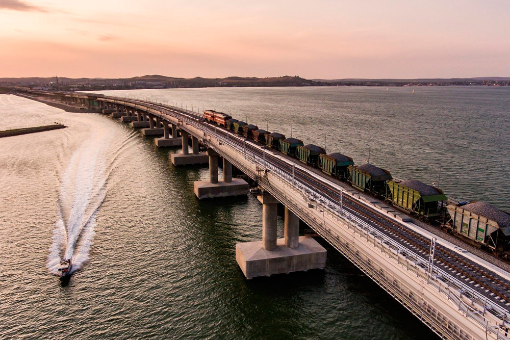 Из-за правил перевозок по Крымскому мосту Крым может остаться без бензина
