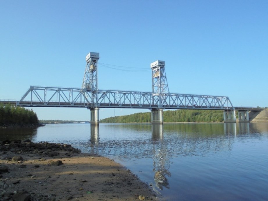 Мост через реку Свирь на трассе Р-21 «Кола»