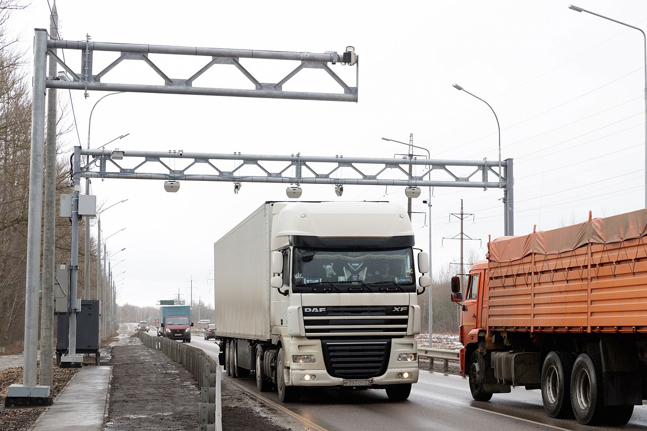 На трассе М-10 в Новгородской области заработает весогабаритная «рамка»