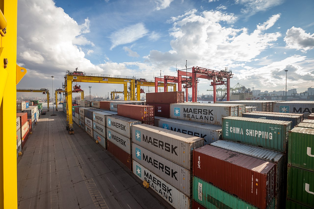 Global Ports запускает регулярный контейнерный поезд в «Янино»