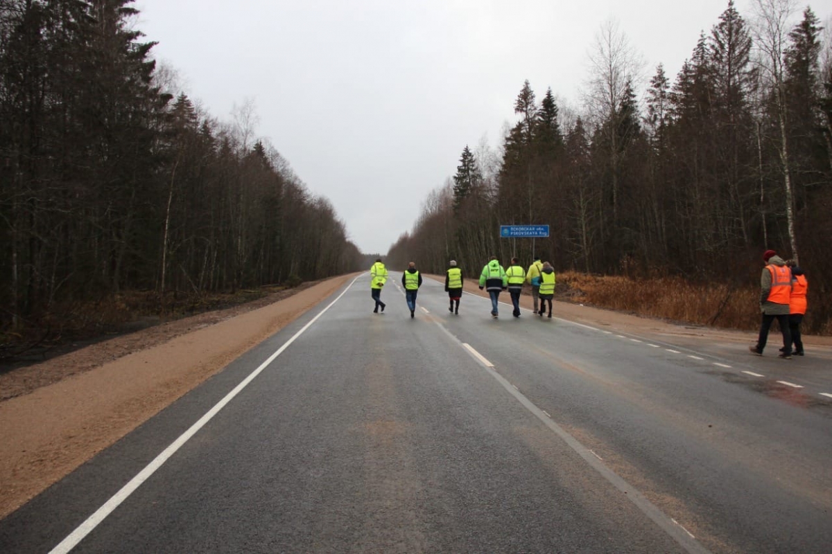 Завершен ремонт дороги между Псковом и Великим Новгородом