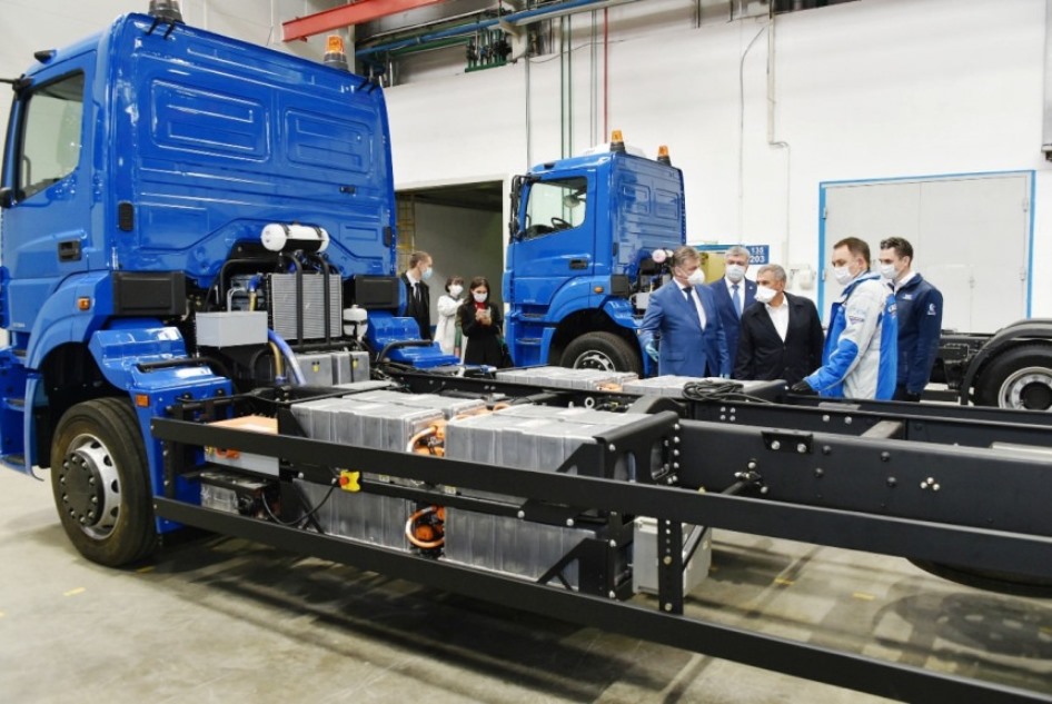 «КамАЗ» представил первый электрический мусоровоз «Чистогор»