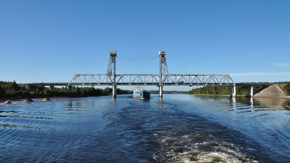 Мост через реку Свирь на трассе Р-21 «Кола» в Ленинградской области