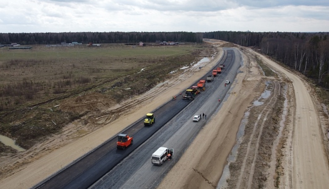 На участке трассы М-12 во Владимирской области начали укладку асфальта