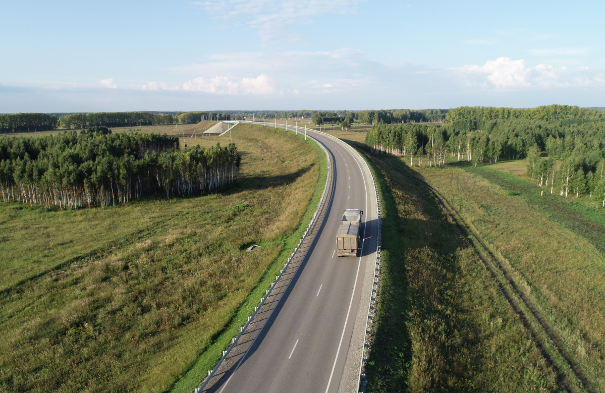 Движение грузовиков в Алтайском крае ограничат в течение апреля