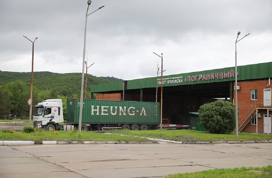 Российским грузовикам разрешили проезд в приграничные города Китая