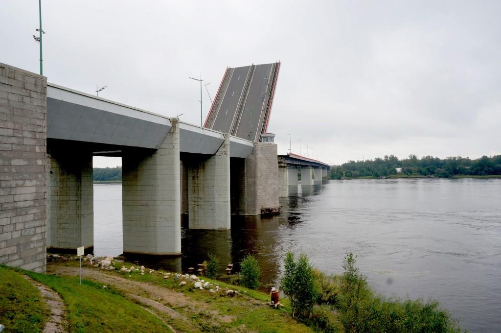 Ладожский мост на трассе Р-21 «Кола» разведут утром 27 октября