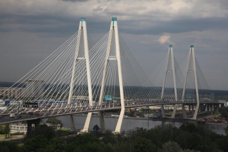 Две полосы на Вантовом мосту на участке КАД в Санкт-Петербурге перекроют до конца ноября