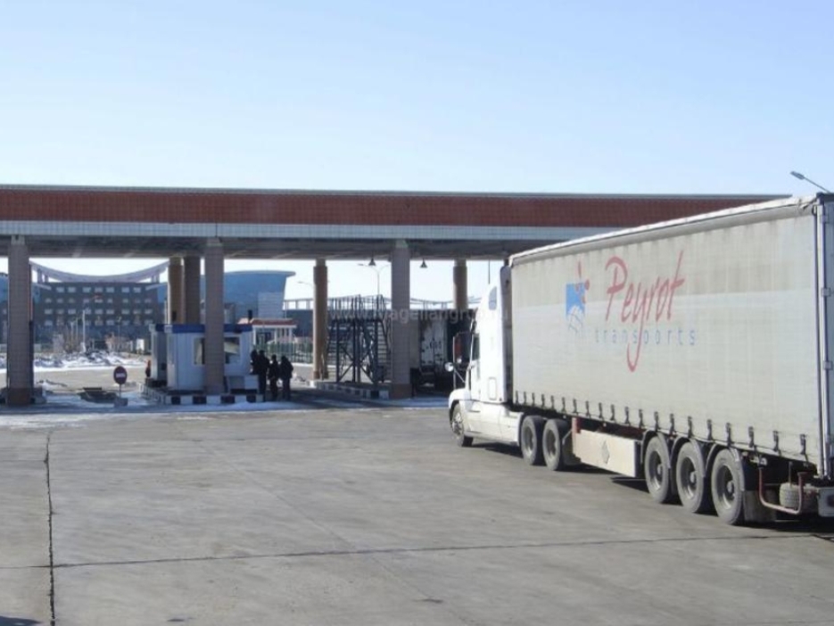 Почти 1 тыс. грузовиков застряли на российско-китайской границе