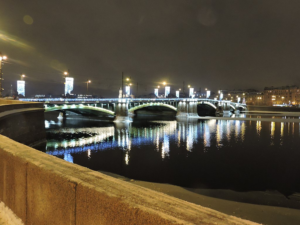 Биржевой мост в Санкт-Петербурге закрыли на ремонт