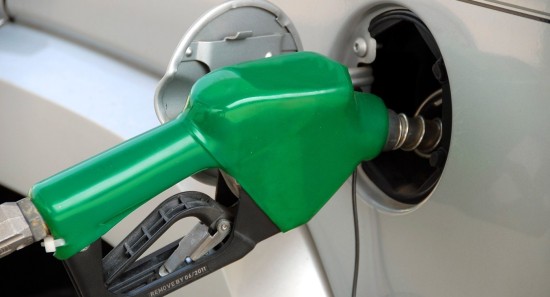 Более половины автомобилистов сократили число поездок из-за рост цен на топливо