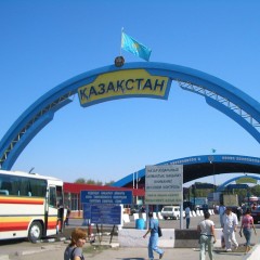 Казахстан снял ограничения на работу 3 пунктов пропуска на границе с КНР
