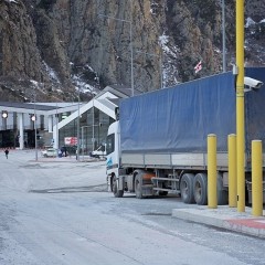 Перевозчикам предлагают использовать маршруты через Азербайджан