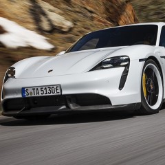 Компания Porsche представила свой первый электромобиль модели Taycan