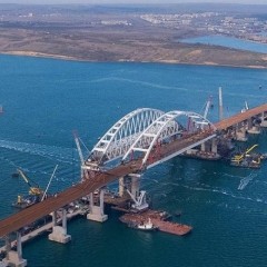 Автодорожная часть Крымского моста принята у строителей