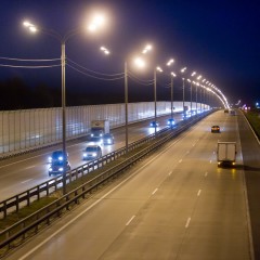 Более 100 км федеральных дорог Московской области обустроят линиями электроосвещения