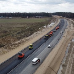 На участке трассы М-12 во Владимирской области начали укладку асфальта