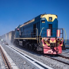 Грузовые поезда по Крымскому мосту пустят в июне 2020 года