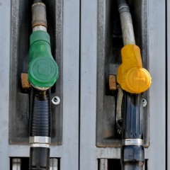 Эксперты: цена бензина останется на текущем уровне, несмотря на падение стоимости нефти