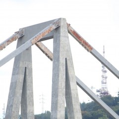 В Генуе установили первый пролет нового моста на месте рухнувшего
