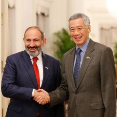 Премьер-министр Армении Никол Пашинян и премьер-министр Сингапура Ли Сянь Лун